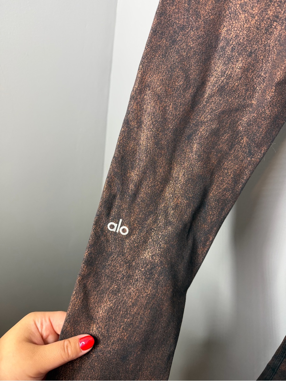 ALO Yoga Brown Marbled Leggings - Picture 3 of 3